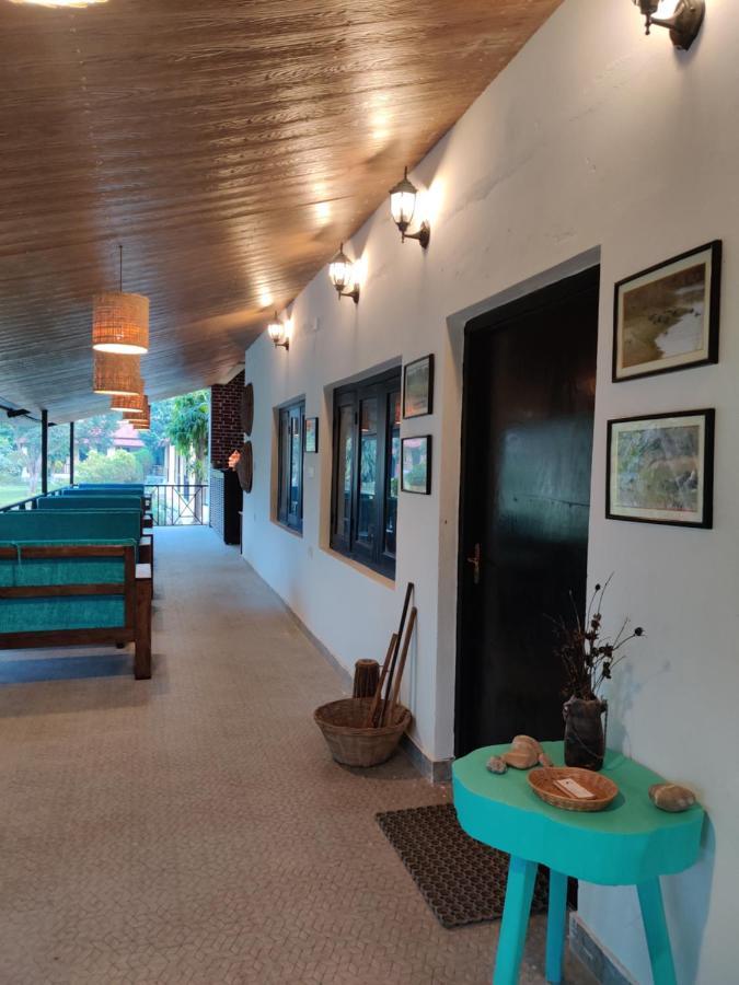 บาร์เดีย ฟอเรสต์ รีสอร์ต Hotel Bardiya ภายนอก รูปภาพ